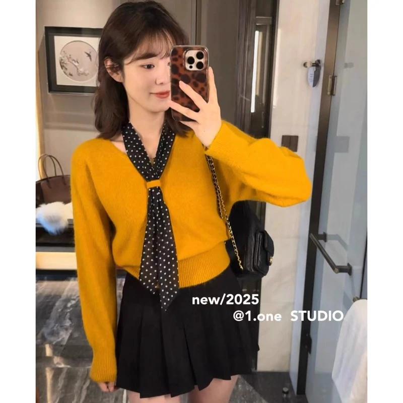 法式复古气质v领波点丝巾领带套头针织衫女秋冬加厚软糯短款毛衣