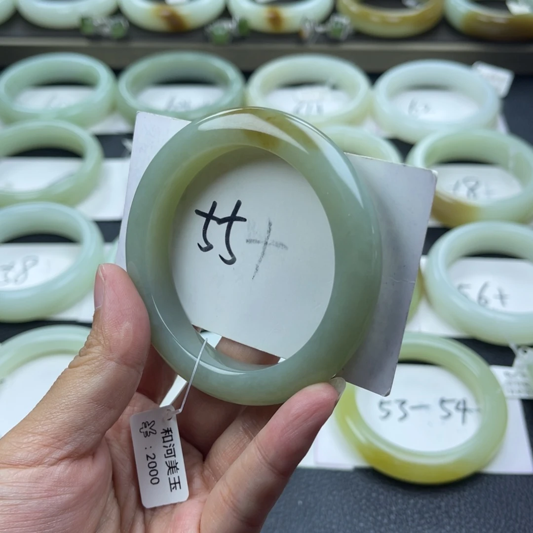 和田玉手镯未镶嵌