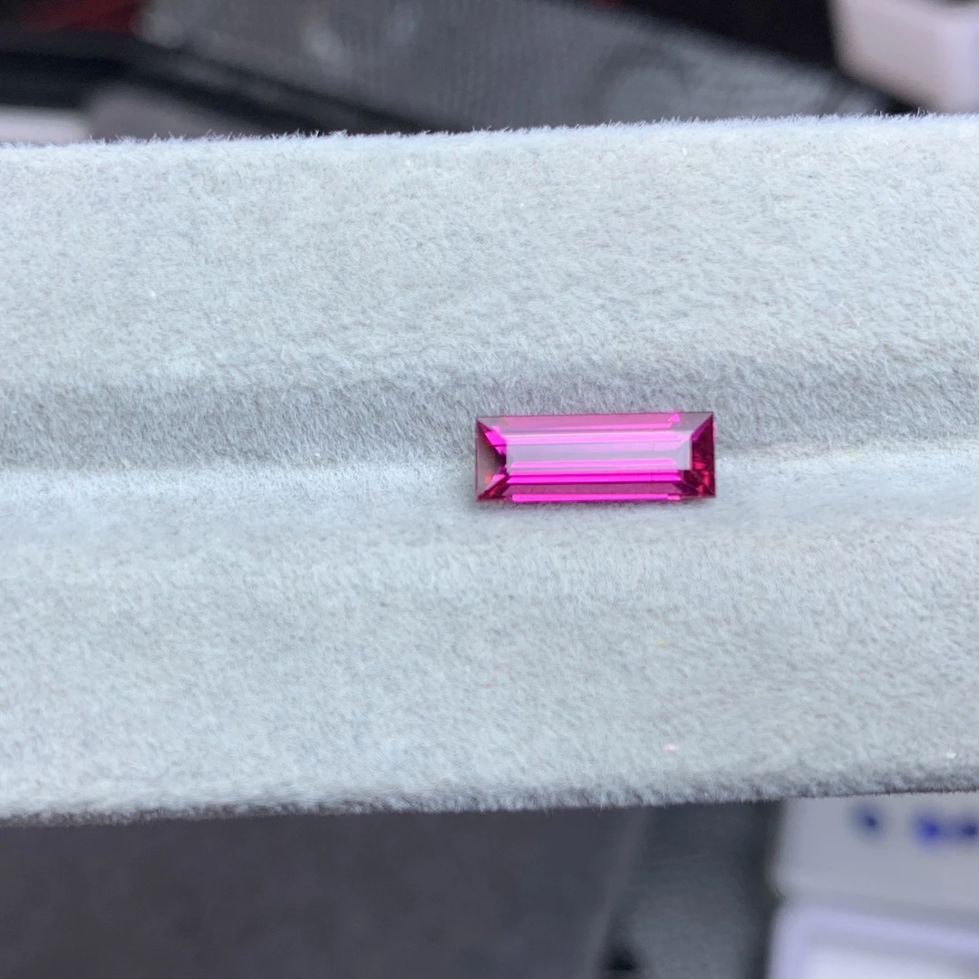 天然彩宝火龙果色卢比莱裸石 祖切长方4x11.1重1.25ct可配现托