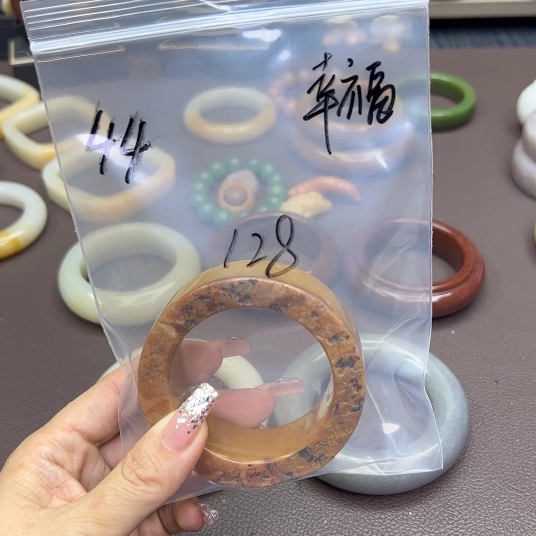 石英质玉手镯未镶嵌幸****样