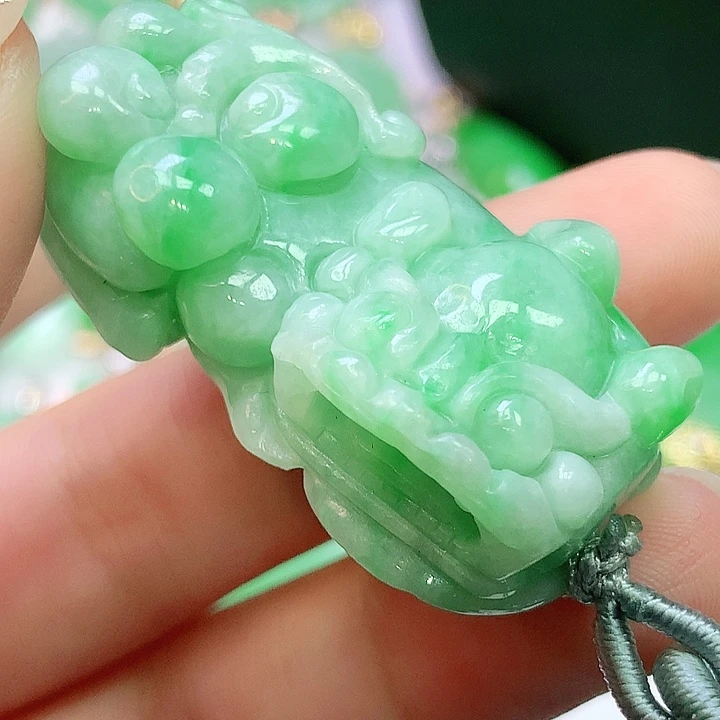 翡翠未镶嵌颈饰多样性发其一