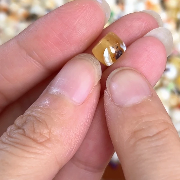 未镶嵌蜜蜡裸石8.5mm一个