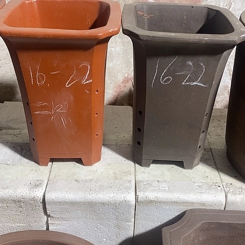 紫砂中国宜兴紫砂花，