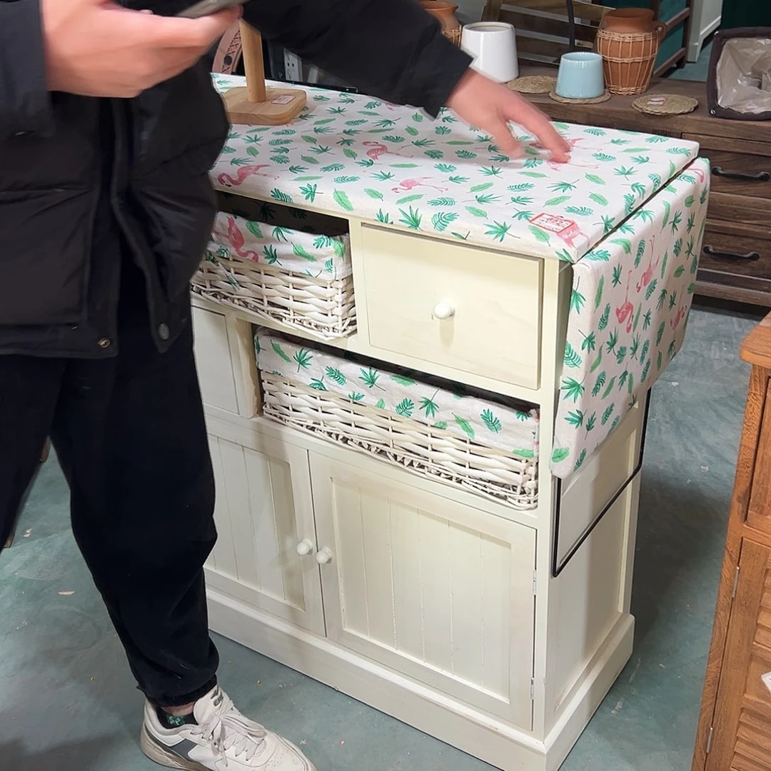 拍品194福利一个白色柜子