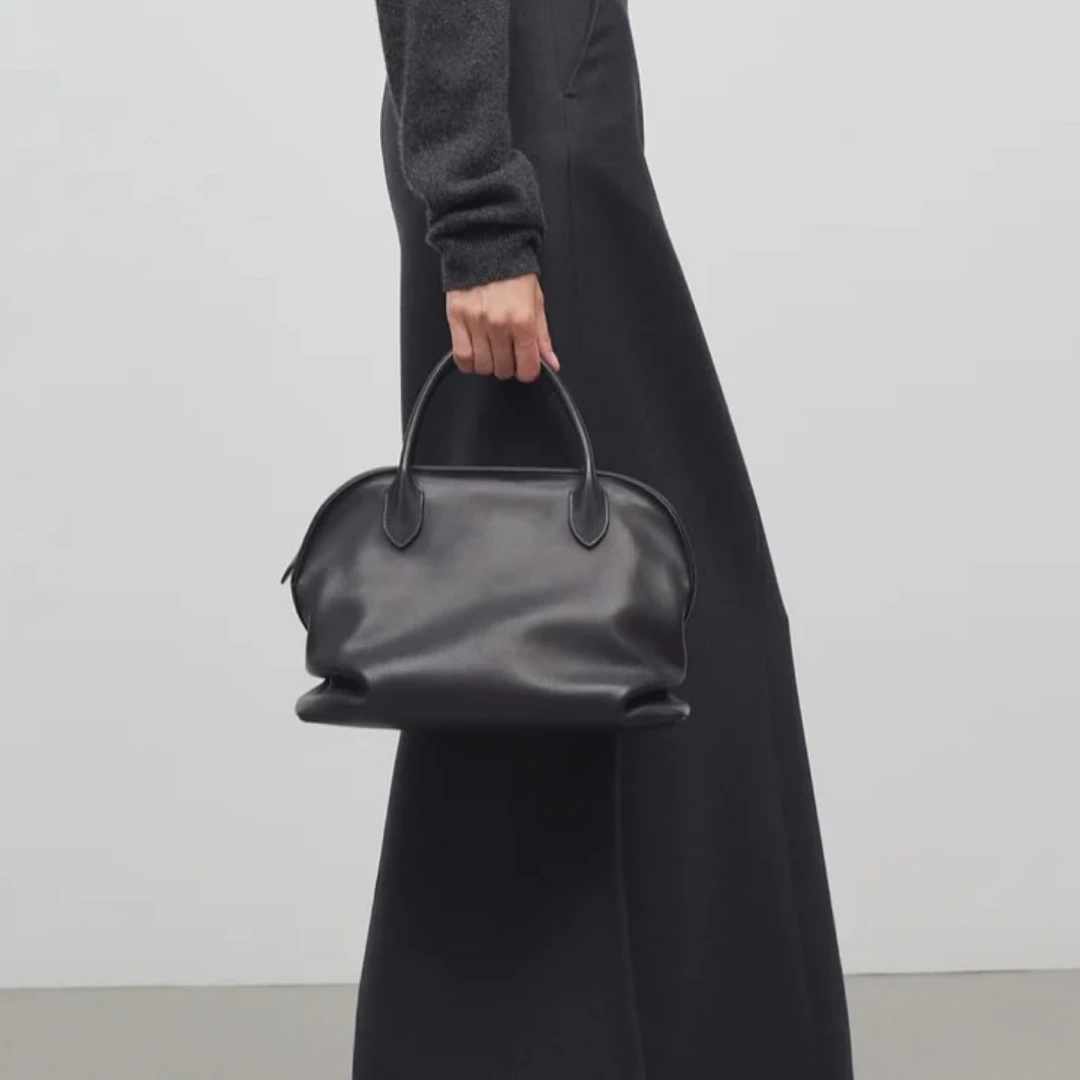 新款潮流老钱风极简马鞍皮与小手提保龄球包