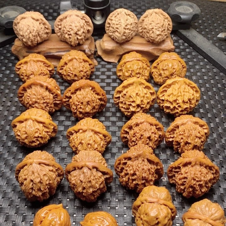 文玩核桃把件年*人闷白师子头