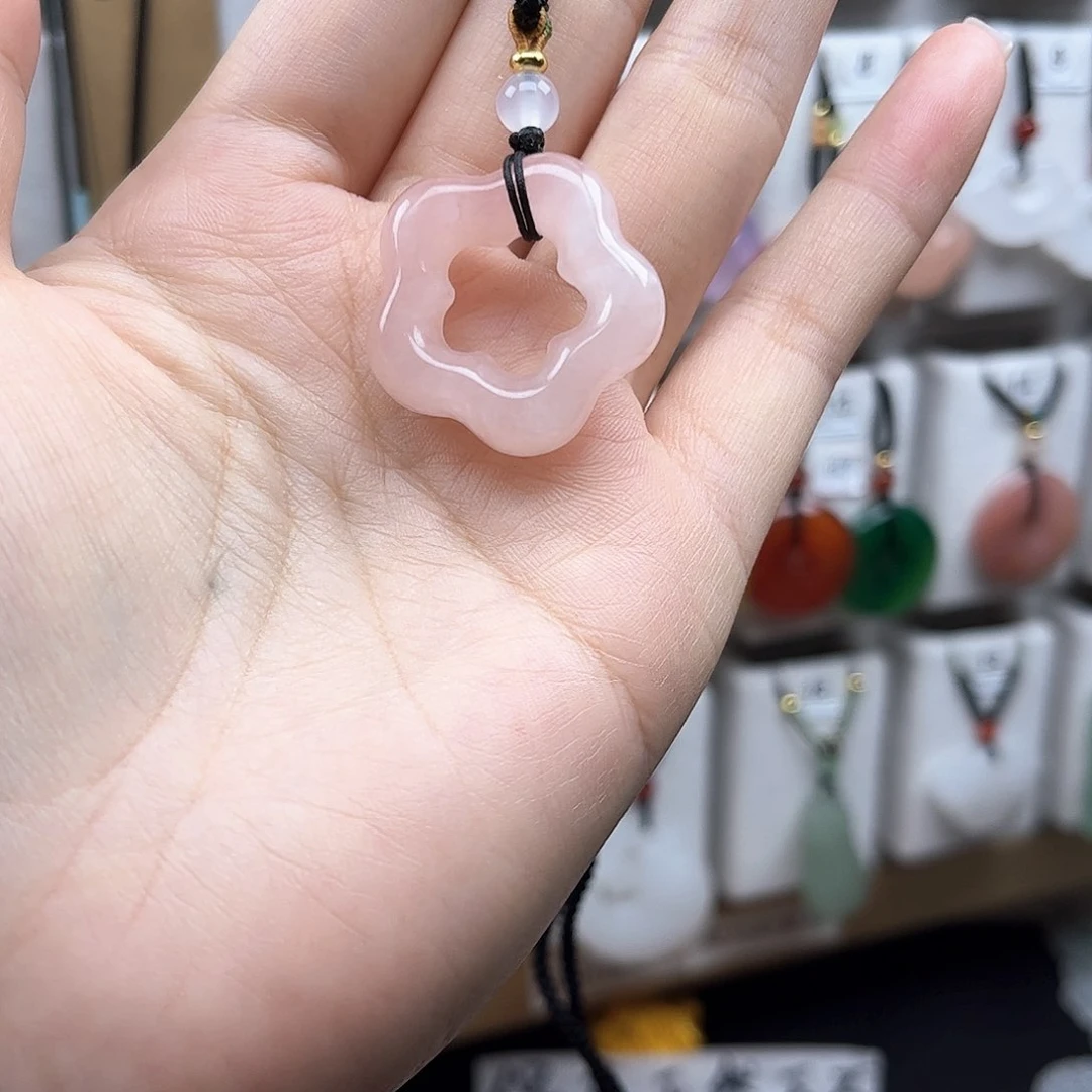 颈饰未镶嵌石英质玉