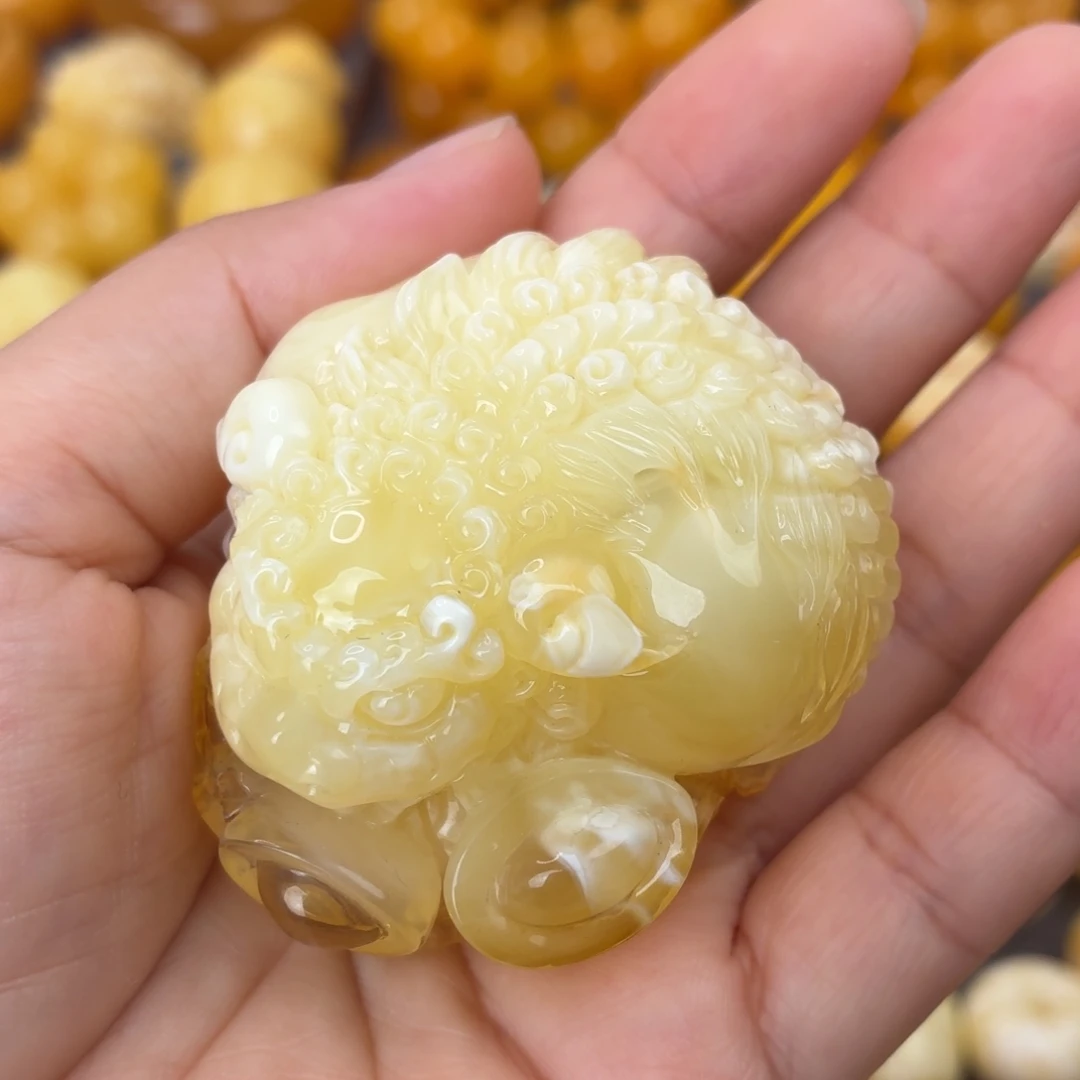 裸石蜜蜡未镶嵌狮子