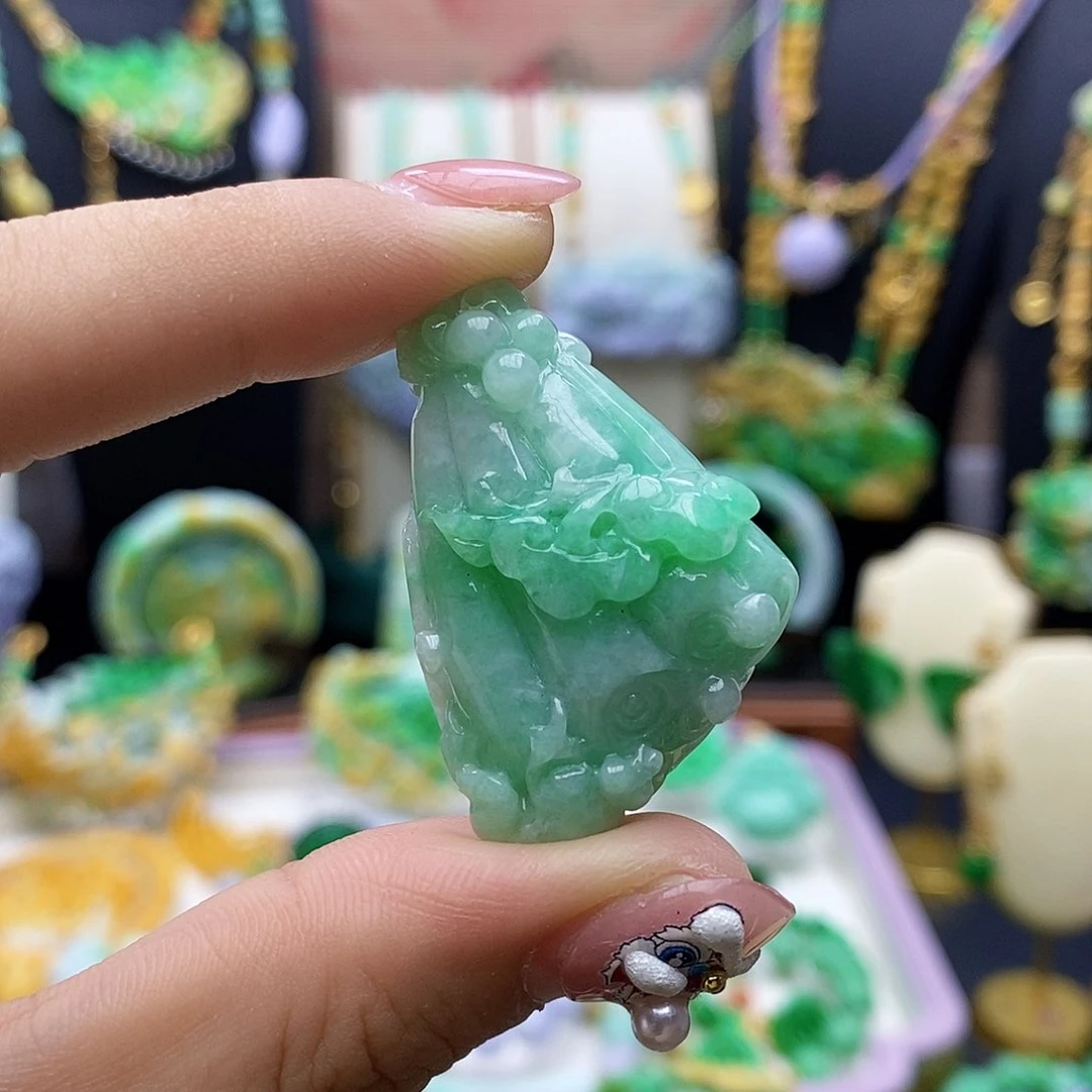 翡翠颈饰未镶嵌天然