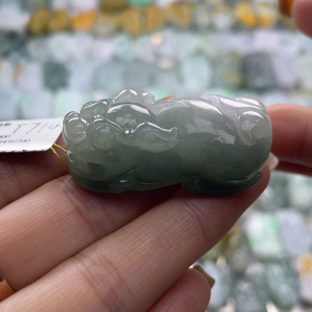 翡翠未镶嵌颈饰貔貅