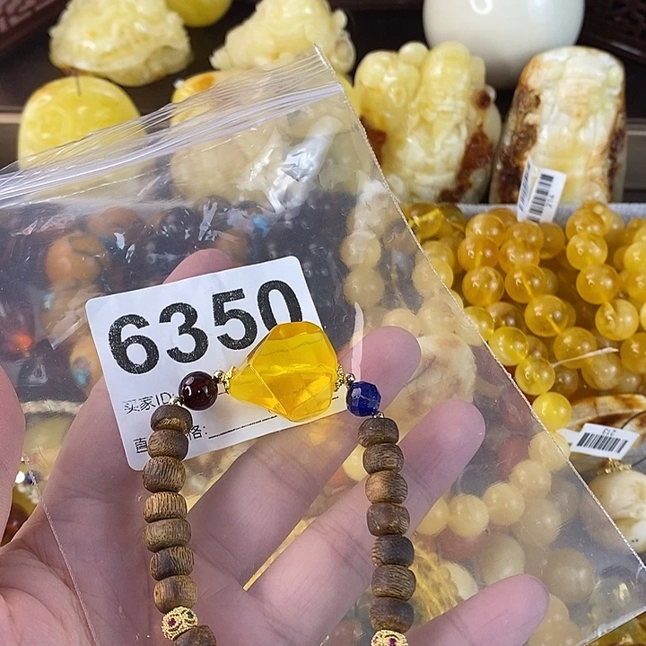 蜜蜡未镶嵌珠宝奇石