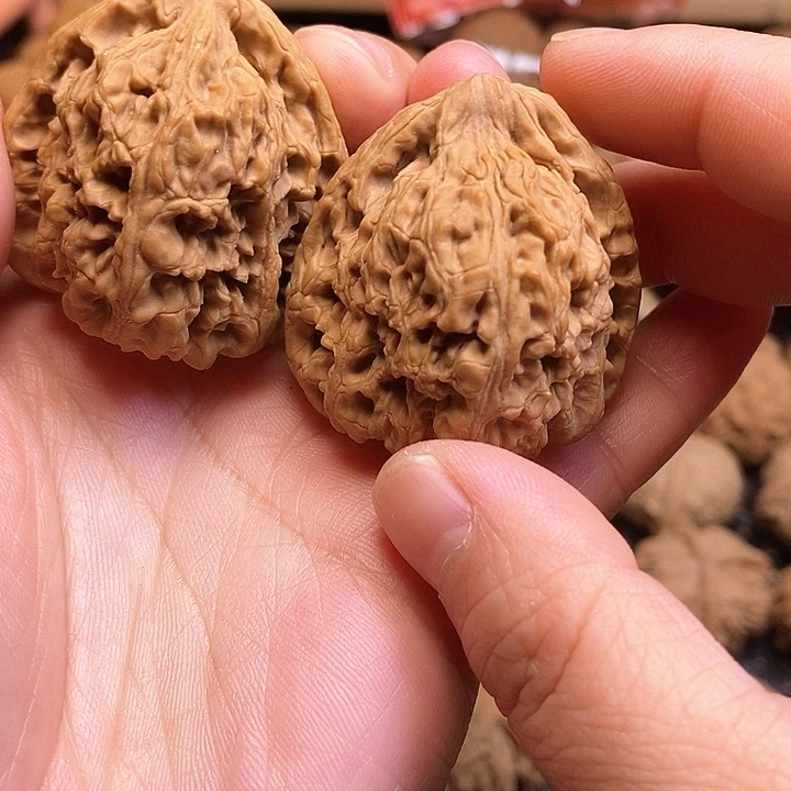 文玩核桃吊坠火*龘南疆石