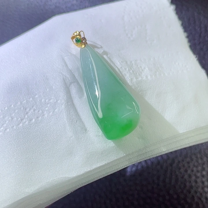 翡翠颈饰18K金镶嵌翡翠