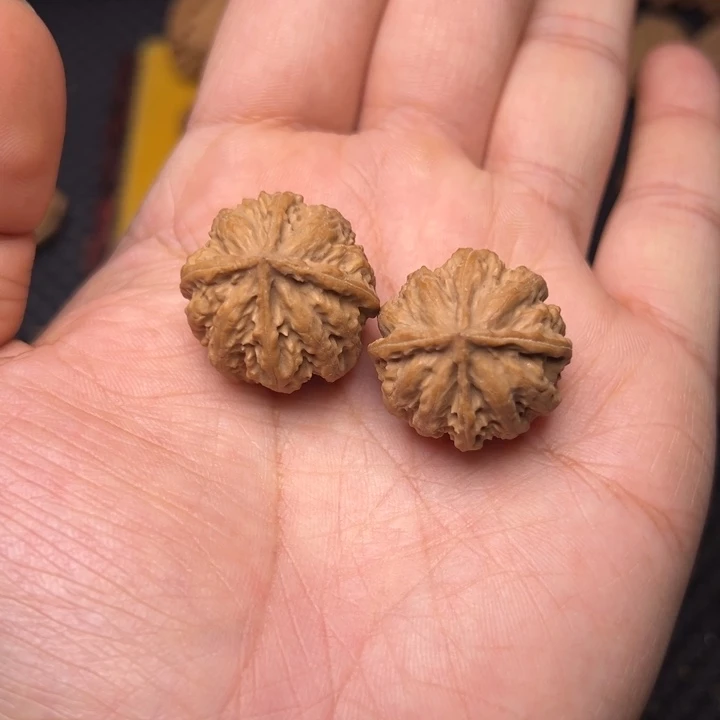 吊坠文玩核桃四棱