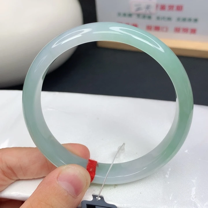 翡翠手镯未镶嵌58圈飘绿花正圈翡翠手镯