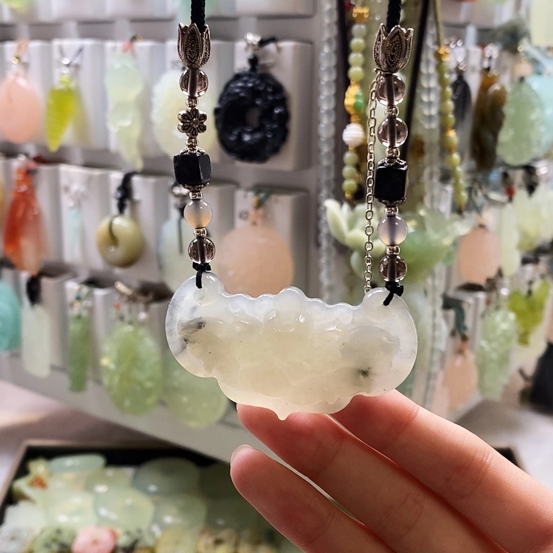 蛇纹石玉未镶嵌颈饰