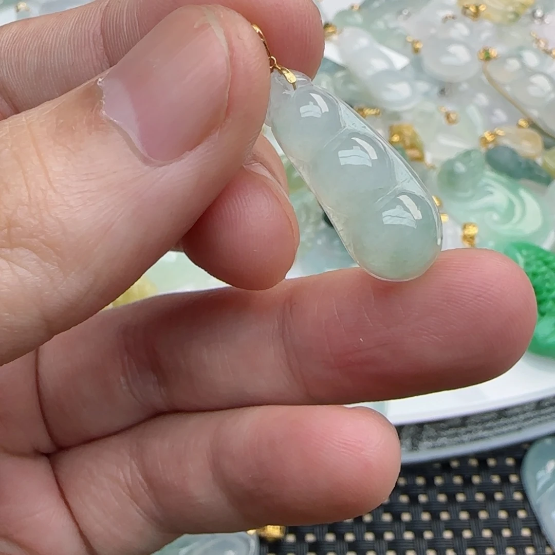 【闪购商品】翡翠吊坠(不含链)18K金镶嵌福豆