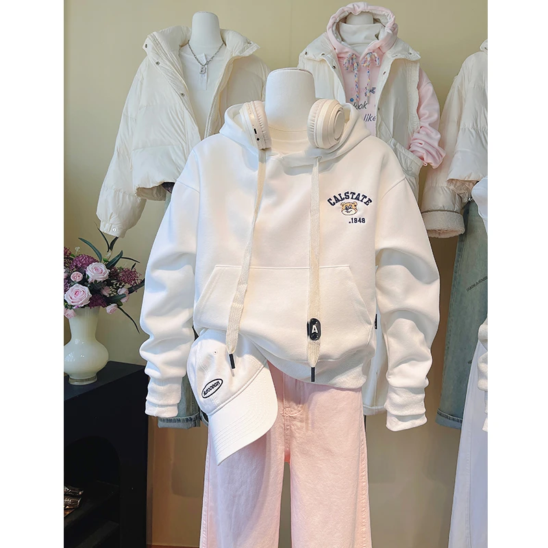 韩版小熊刺绣休闲小个子短款卫衣女秋冬2026新款初中学生减龄外套