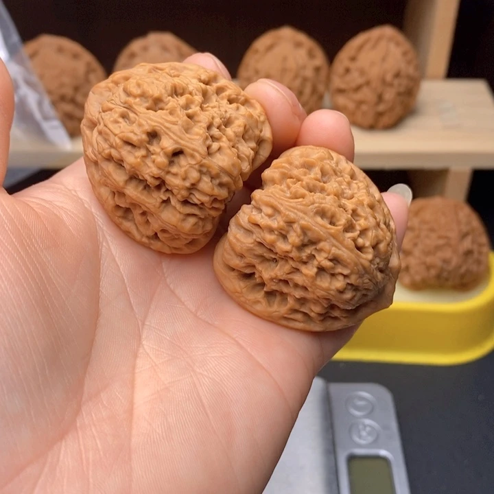 文玩核桃吊坠八***生三角39.38.37.0664号