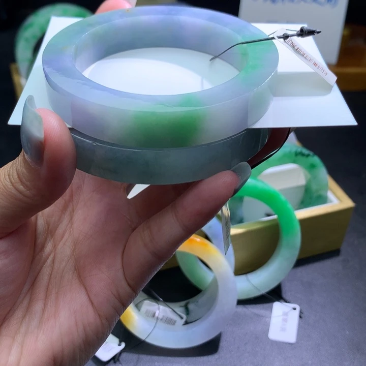 未镶嵌翡翠手镯定制翡翠