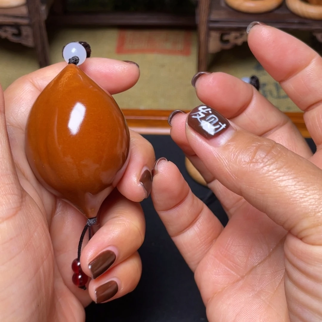 橄榄核吊坠蝴蝶37穿配