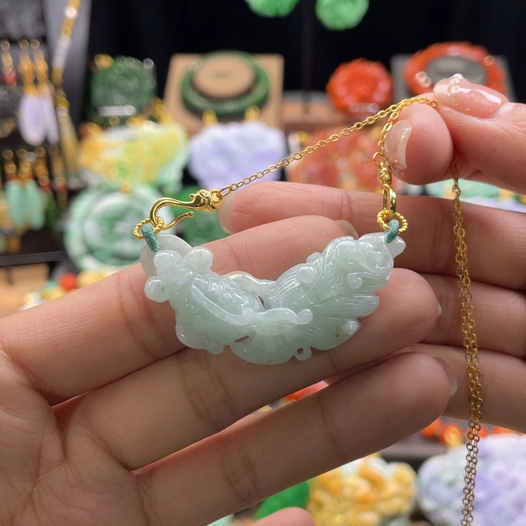 翡翠颈饰未镶嵌小*?代编织