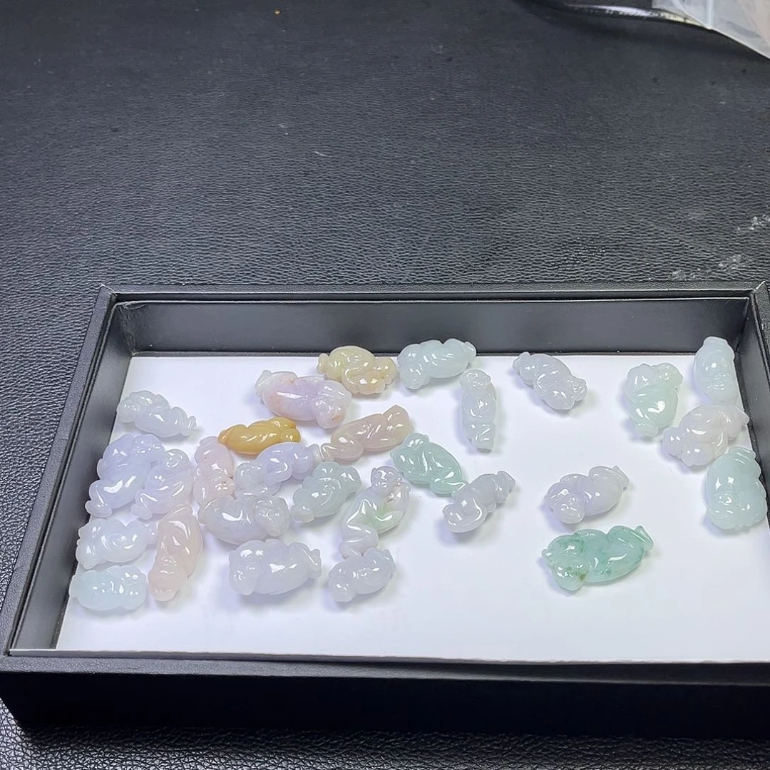 翡翠未镶嵌颈饰挂件