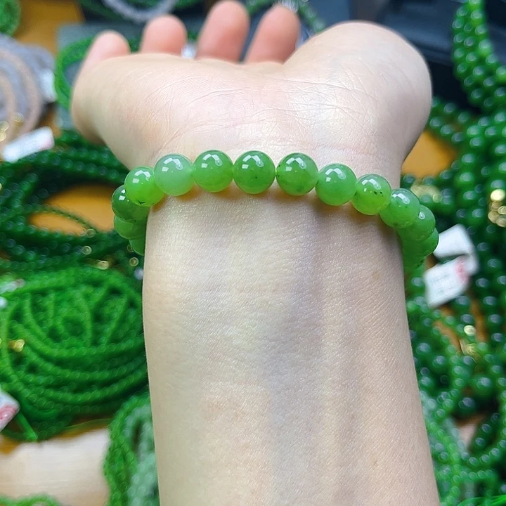 清***萱和田玉未镶嵌颈饰