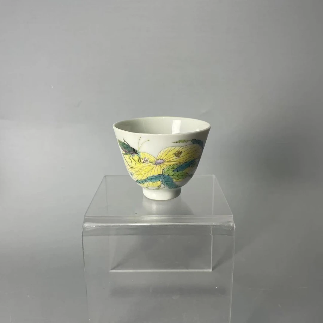 粉彩花卉飞黄腾达杯