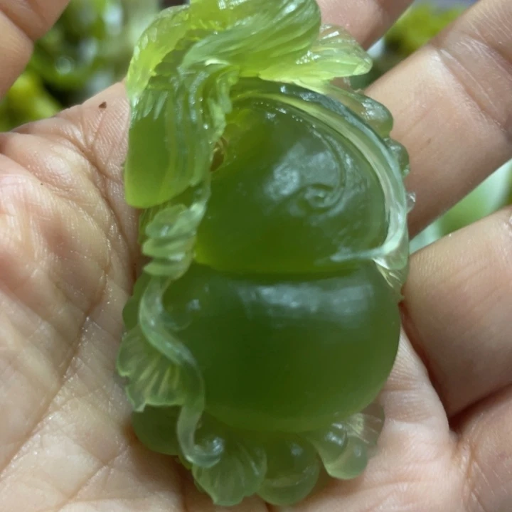陈****蛇纹石玉合金珠宝奇石