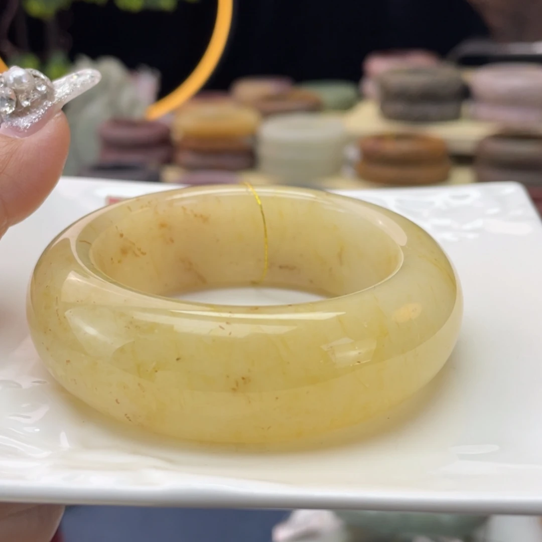 【闪购商品】石英质玉手镯未镶嵌绾*丝