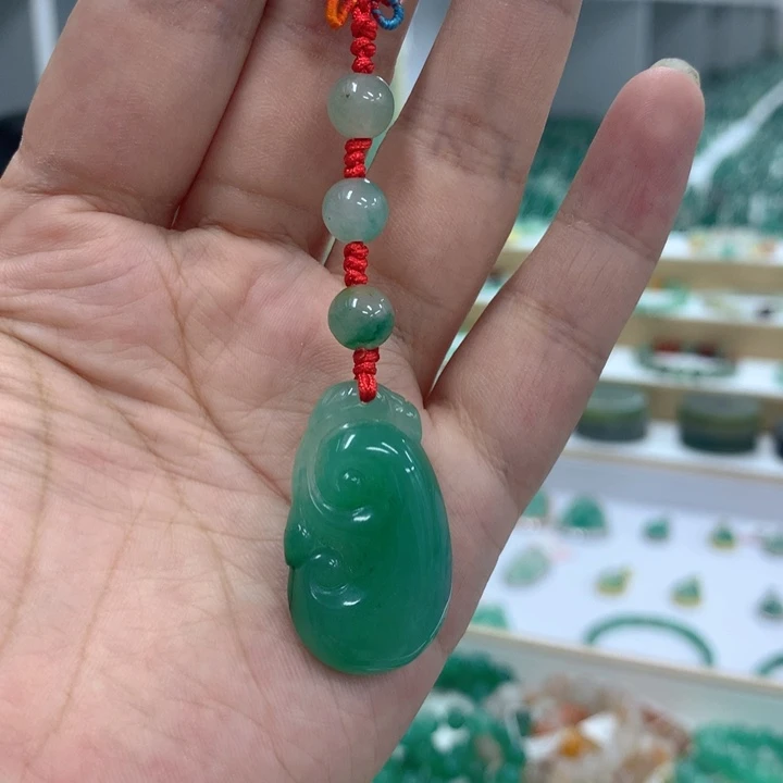 石英质玉合金颈饰