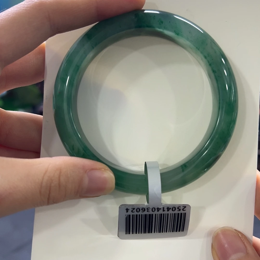 石英质玉手镯未镶嵌灿***山