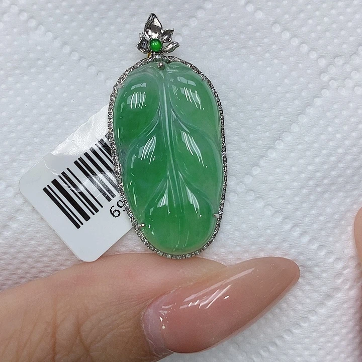 颈饰18K金镶嵌翡翠