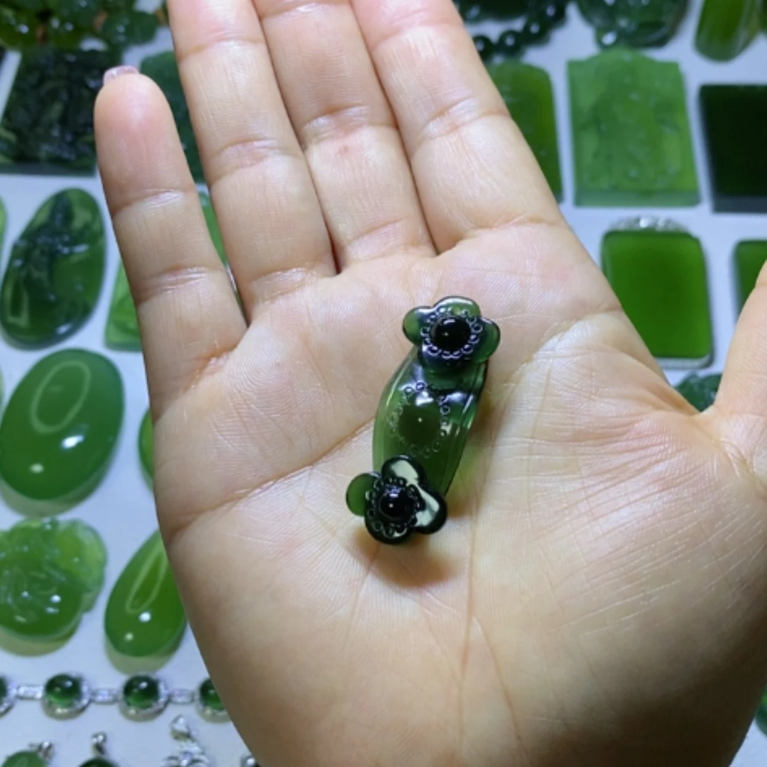 【闪购商品】蛇纹石玉颈饰未镶嵌