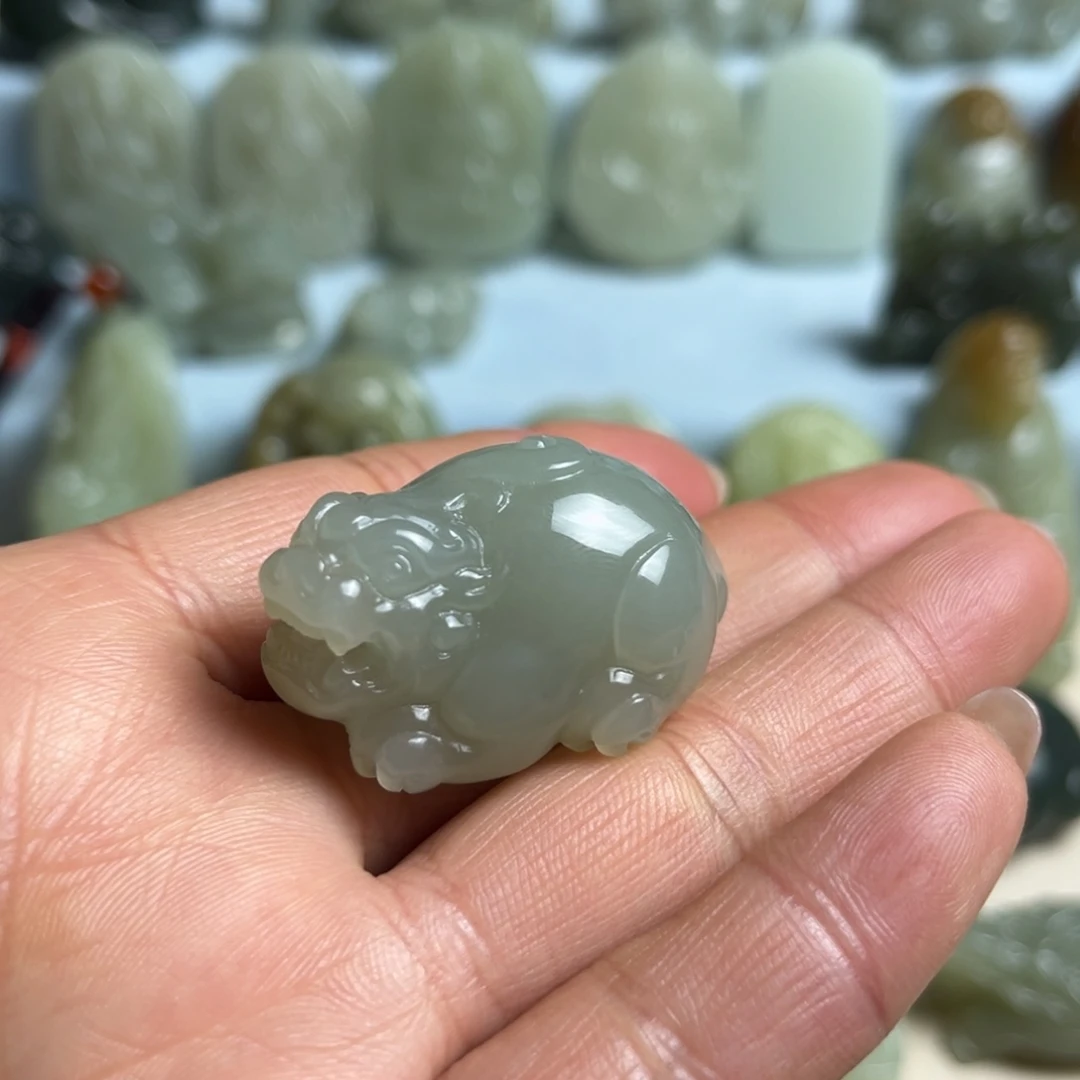 L***…和田玉未镶嵌挂件