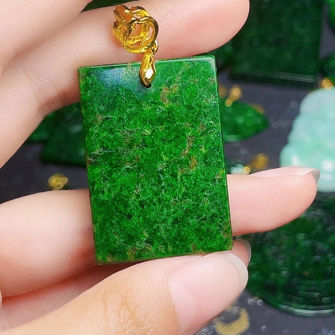 颈饰未镶嵌翡翠多样性