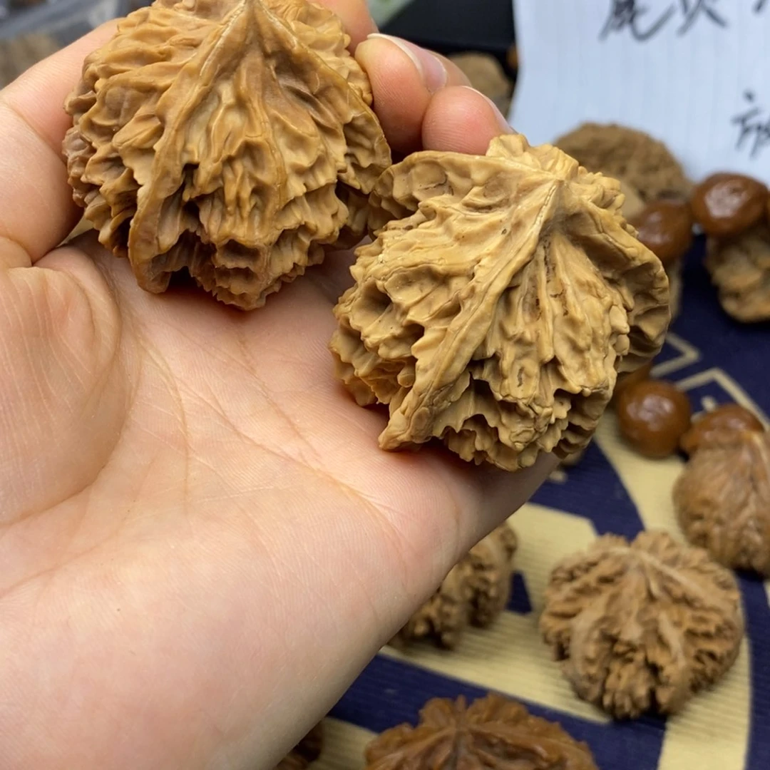 1***+文玩核桃吊坠大花4447有色差