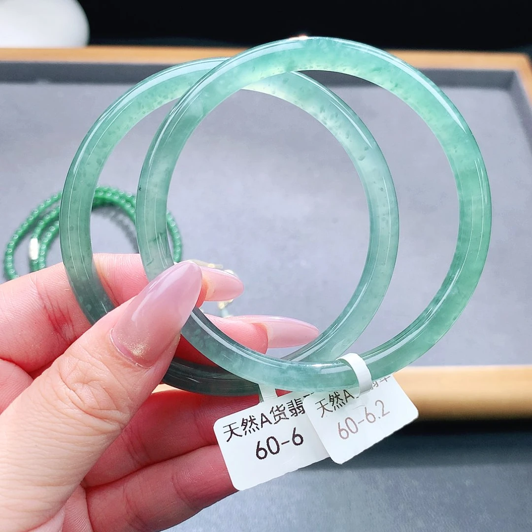 未镶嵌手镯（圆镯）翡翠