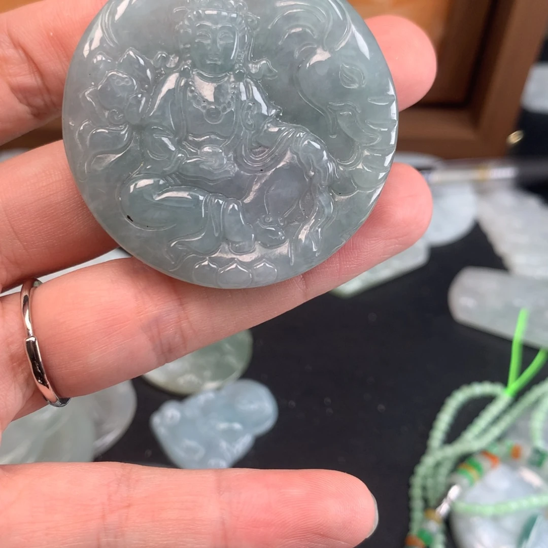 翡翠未镶嵌颈饰普贤