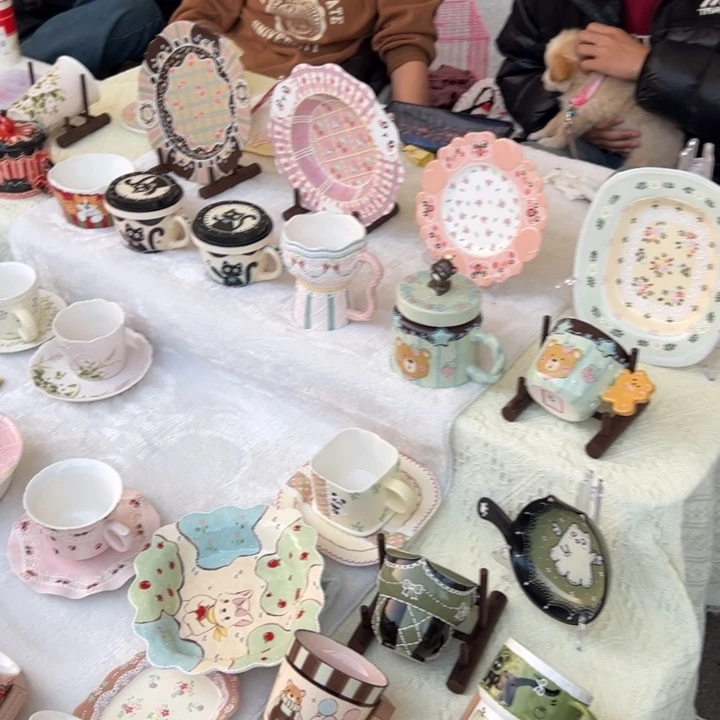 70。           陶瓷