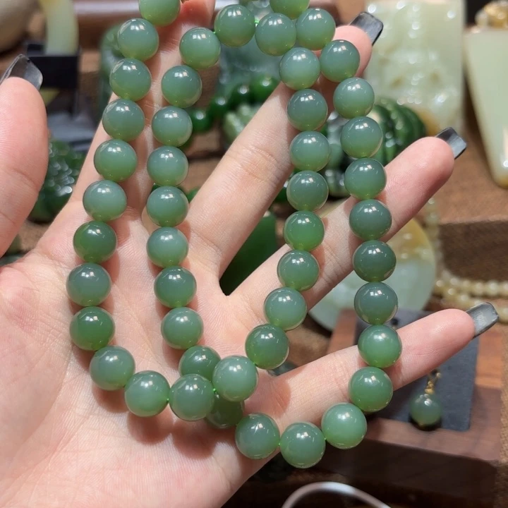 颈饰未镶嵌和田玉（碧玉）