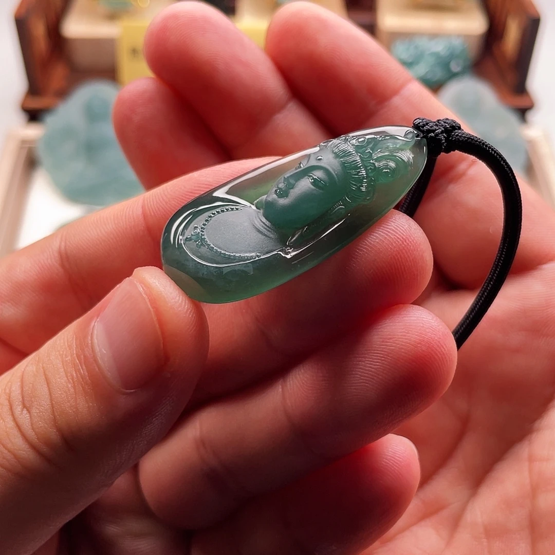 渭***家定制翡翠未镶嵌观音首