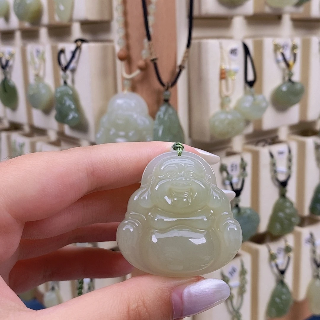 龙***飞颈饰未镶嵌和田玉