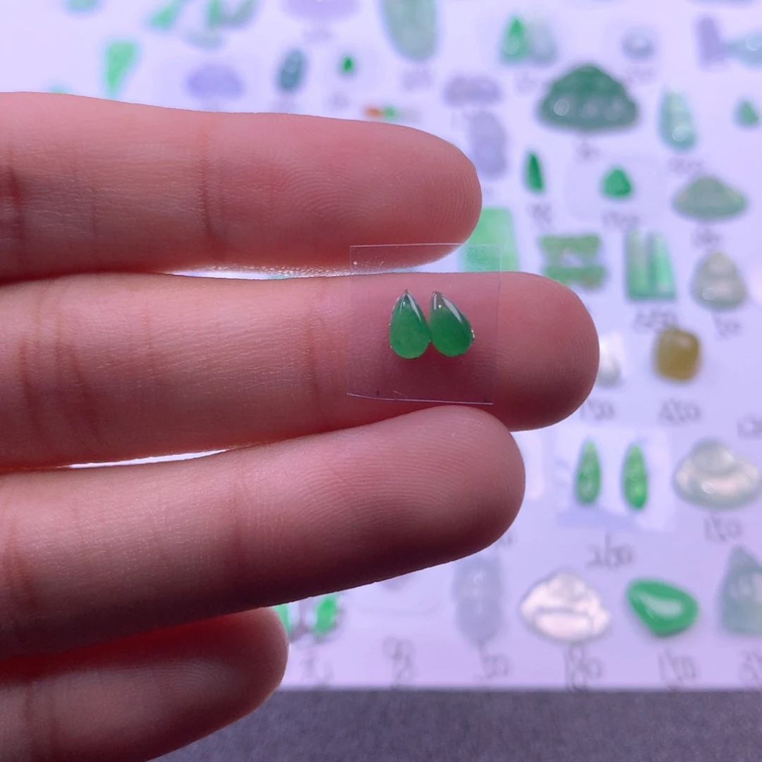 翡翠未镶嵌颈饰水滴