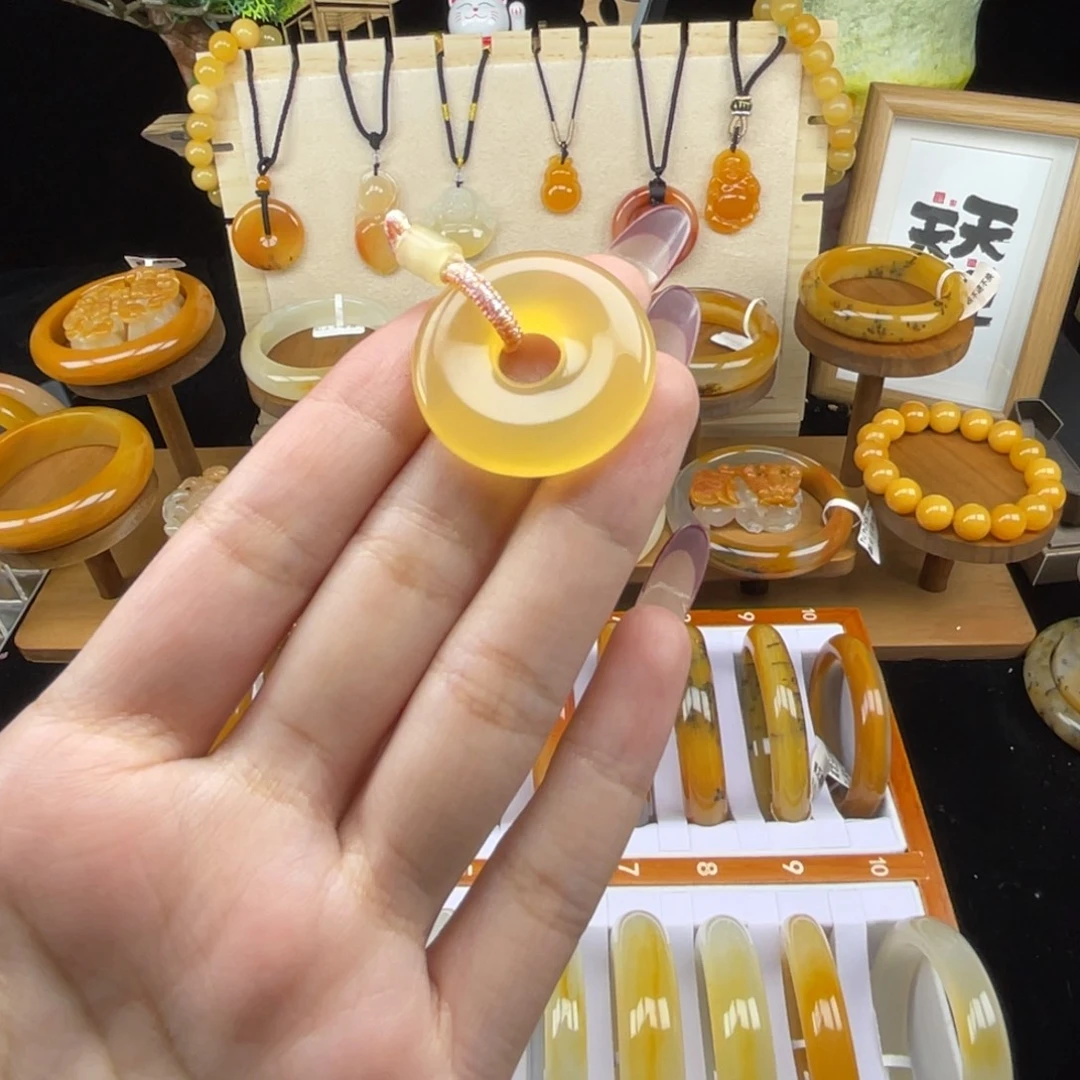 石英质玉（黄龙玉）未镶嵌颈饰平安扣