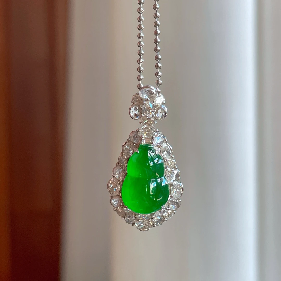 敏格拉芭天然缅甸A货翡翠吊坠18k金钻镶嵌冰阳绿翡翠葫芦精致吊坠