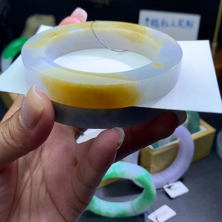 定制翡翠未镶嵌翡翠手镯