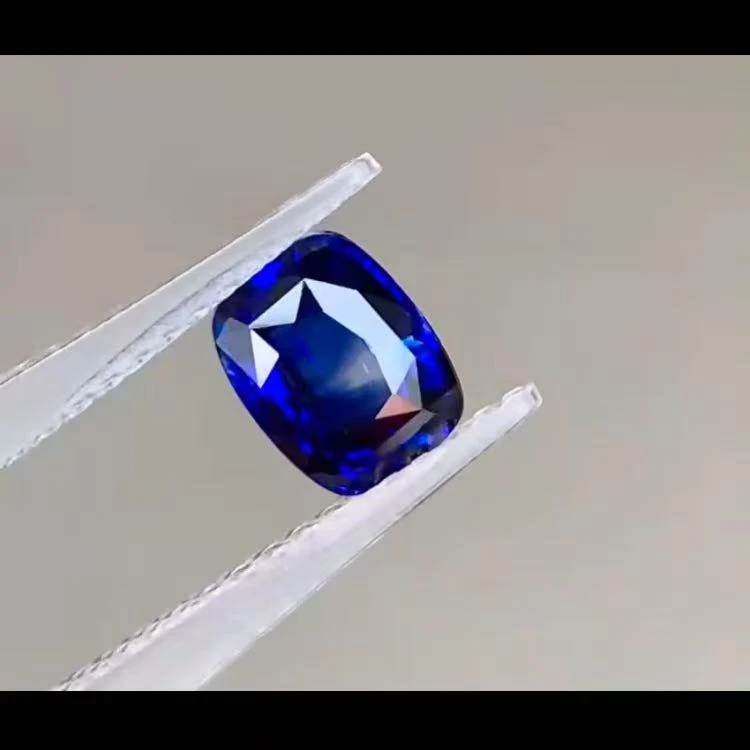天然斯里兰卡皇家蓝蓝宝石，2.1克拉