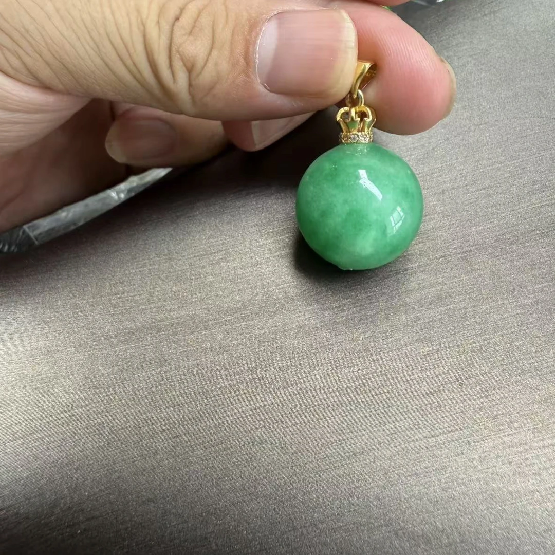 翡翠吊坠气质时尚
